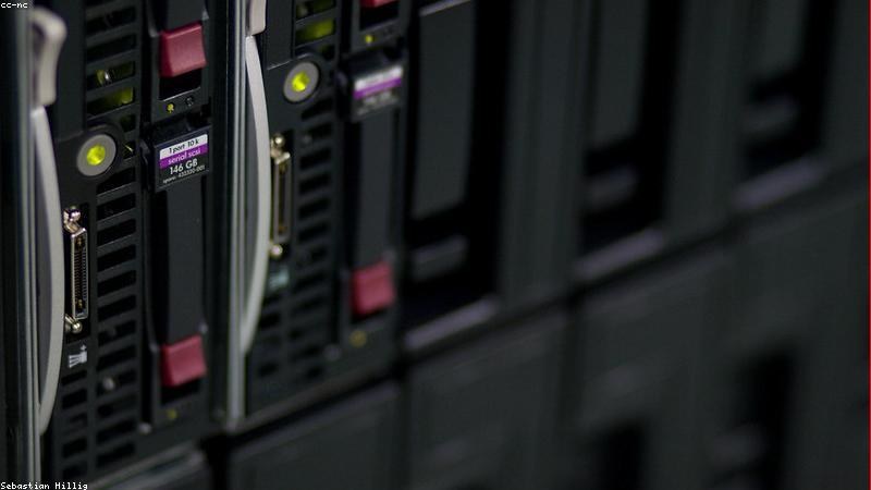 量子-经典混合计算架构落地：IBM发布Quantum System Two Mini，可与标准PC服务器协同工作